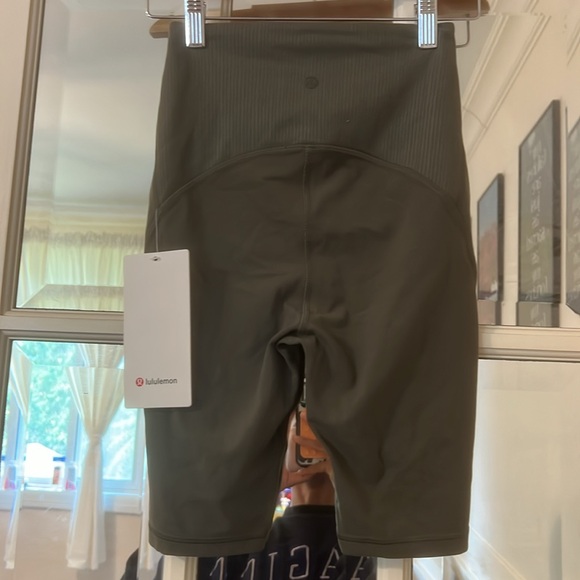 blissful bend - lululemon shorts - Picture 4 of 5